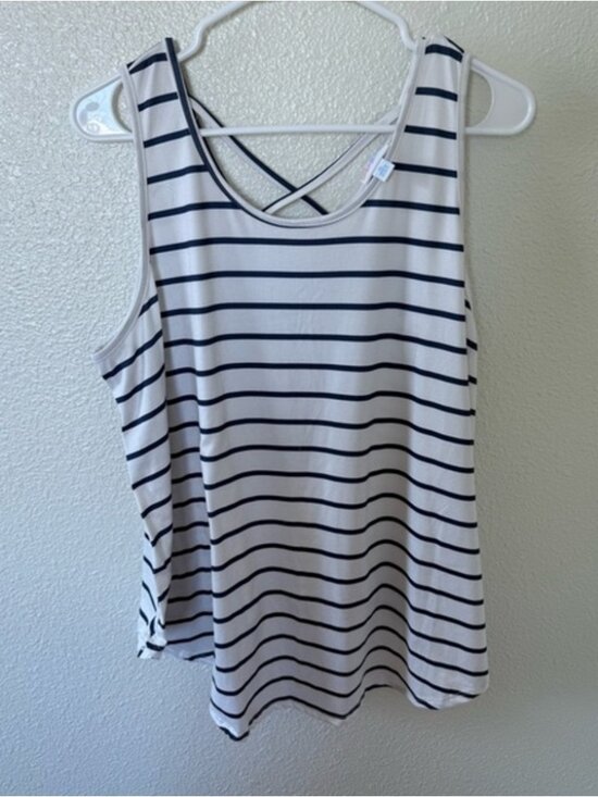 Tops - Tank Top Size XL⭐️💖